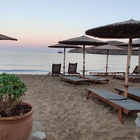 Tramonto Nel Delfini Apartment Kini Ngoại thất bức ảnh