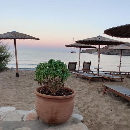 Tramonto Nel Delfini Apartment Kini Ngoại thất bức ảnh