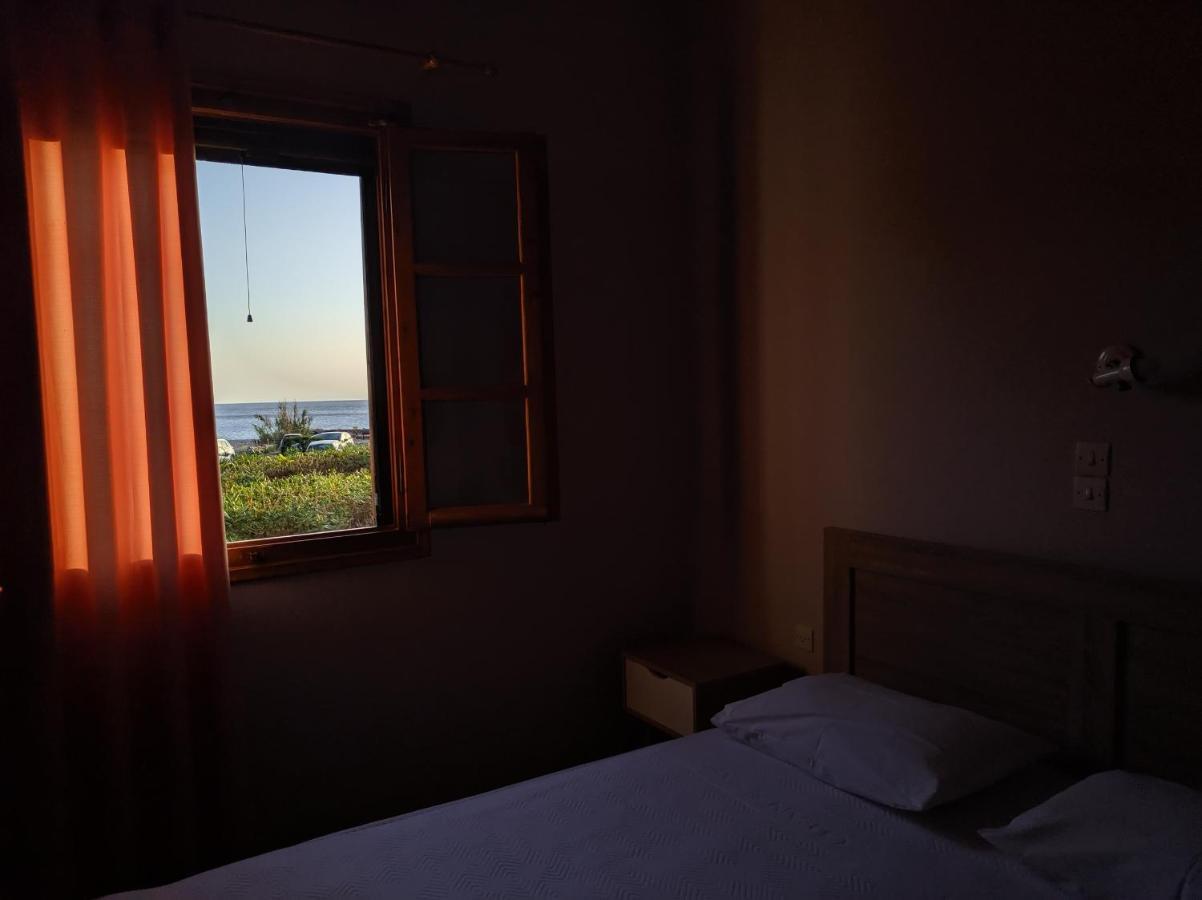 Tramonto Nel Delfini Apartment Kini Ngoại thất bức ảnh