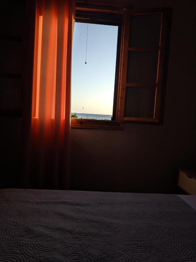 Tramonto Nel Delfini Apartment Kini Ngoại thất bức ảnh