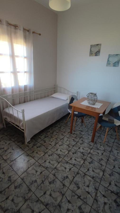 Tramonto Nel Delfini Apartment Kini Ngoại thất bức ảnh