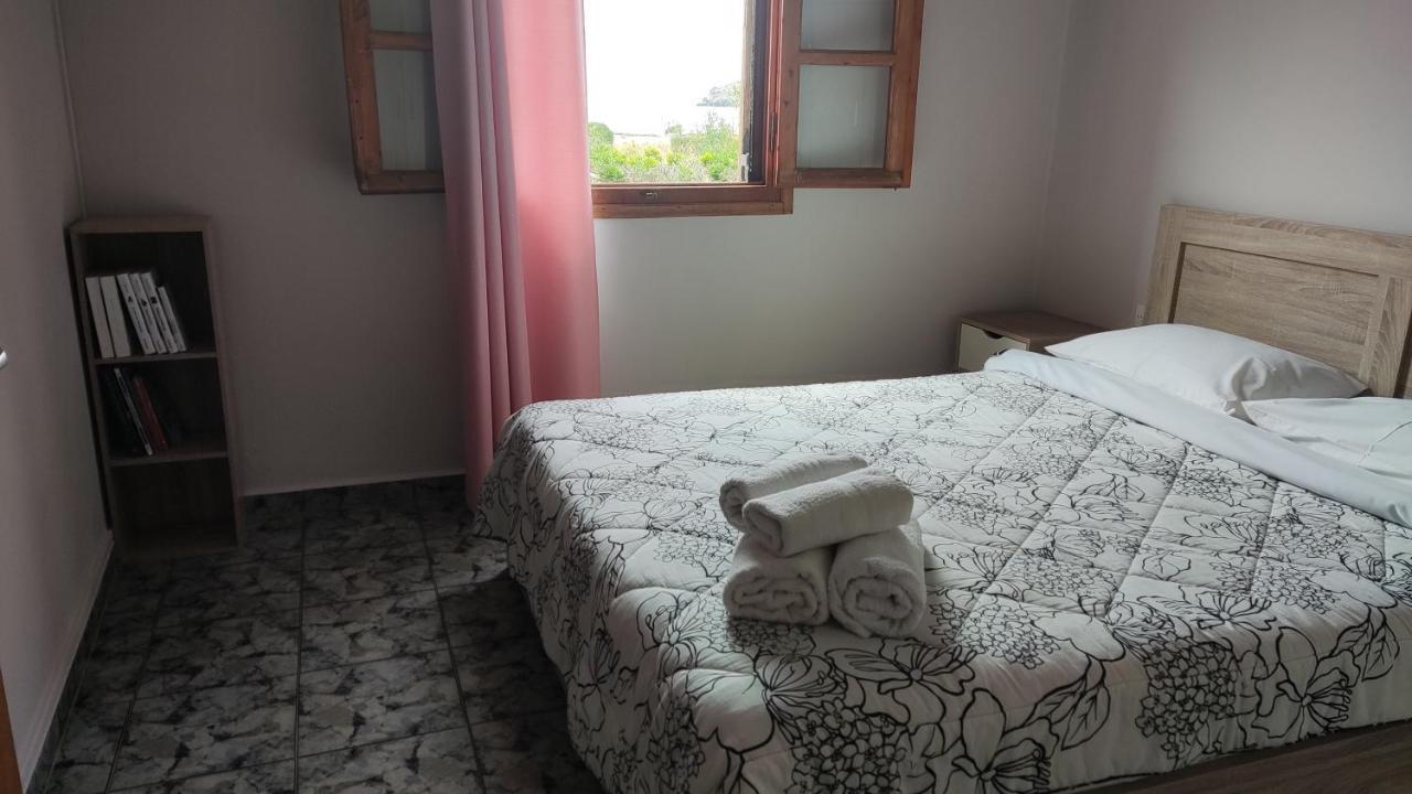 Tramonto Nel Delfini Apartment Kini Ngoại thất bức ảnh