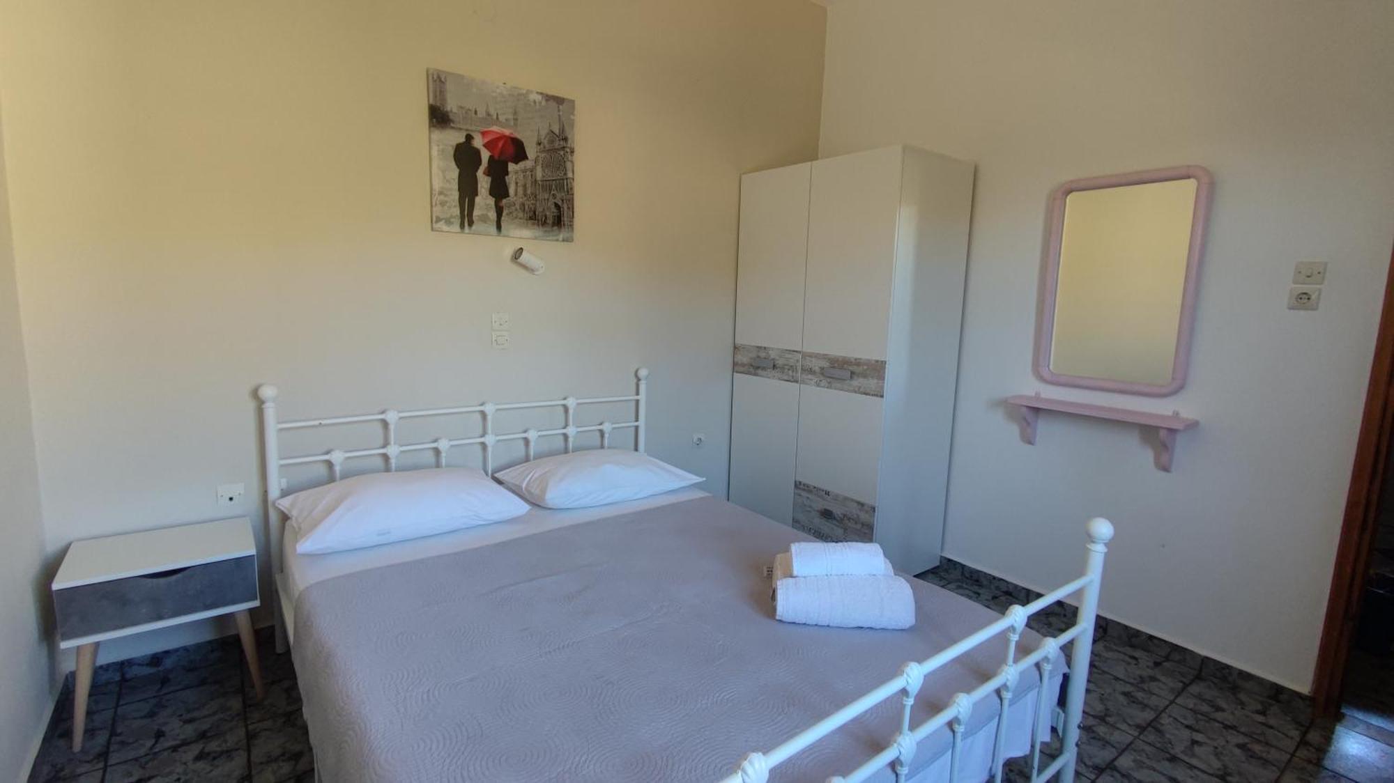 Tramonto Nel Delfini Apartment Kini Ngoại thất bức ảnh