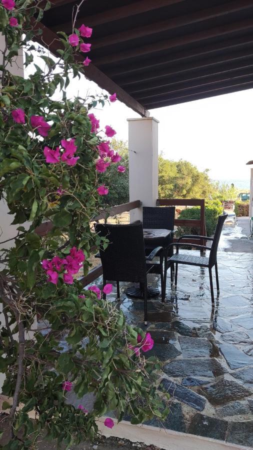 Tramonto Nel Delfini Apartment Kini Ngoại thất bức ảnh