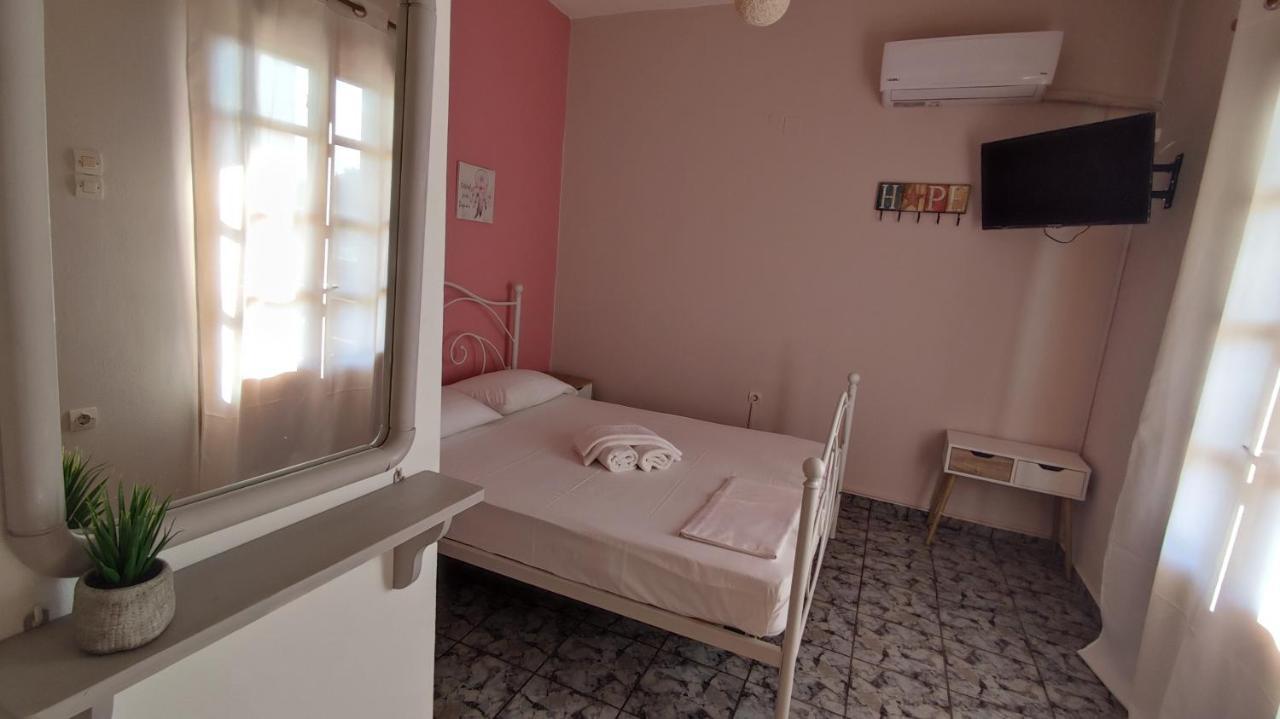 Tramonto Nel Delfini Apartment Kini Ngoại thất bức ảnh