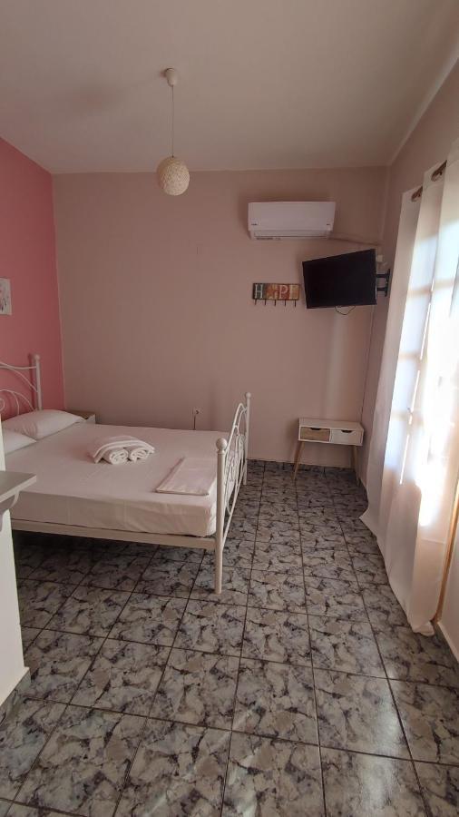 Tramonto Nel Delfini Apartment Kini Ngoại thất bức ảnh