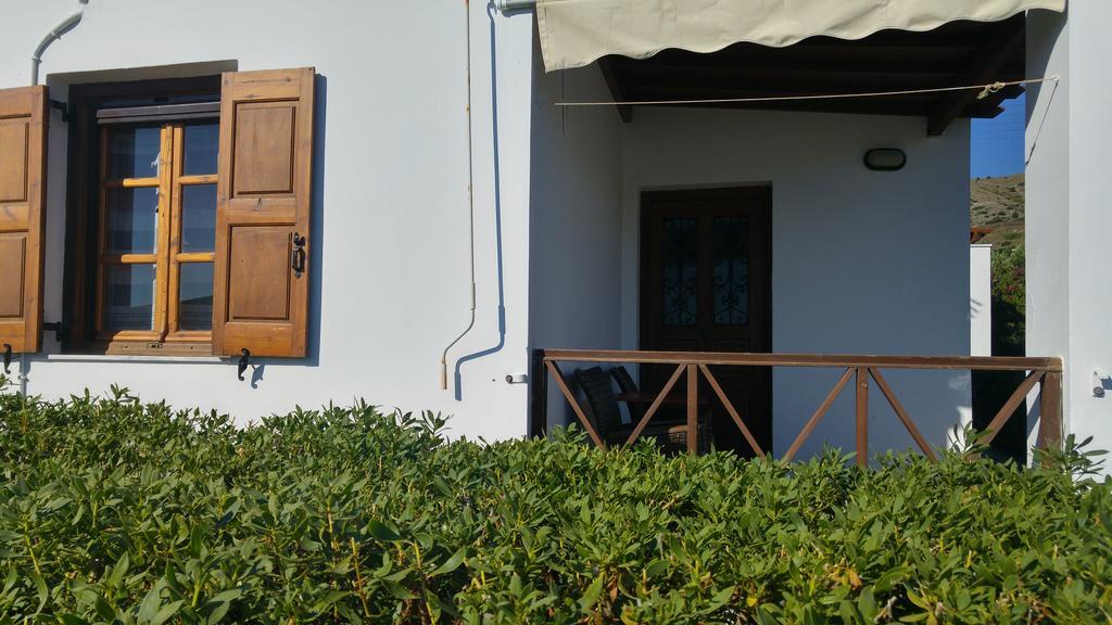Tramonto Nel Delfini Apartment Kini Ngoại thất bức ảnh