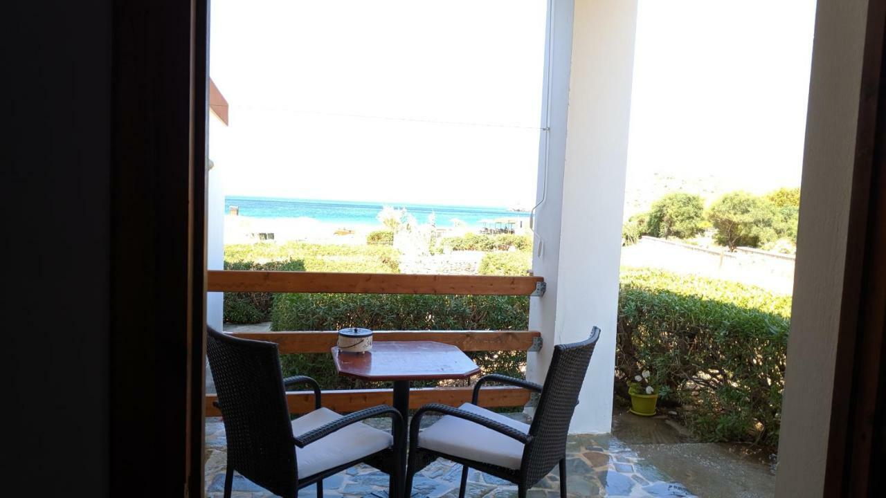 Tramonto Nel Delfini Apartment Kini Ngoại thất bức ảnh
