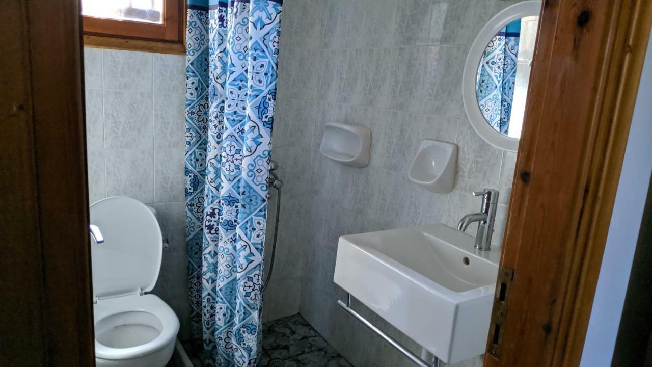 Tramonto Nel Delfini Apartment Kini Ngoại thất bức ảnh